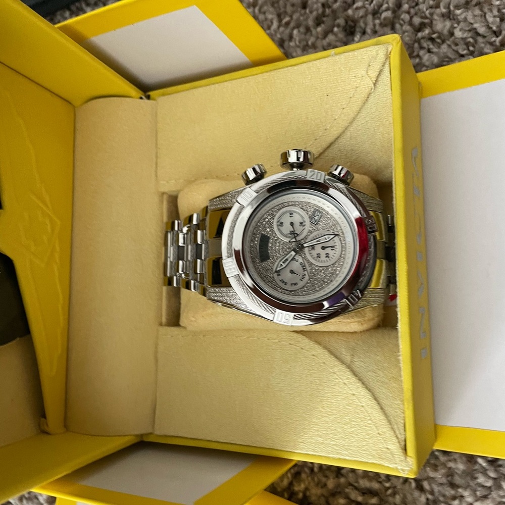 Invicta Mens quartz Zeus bolt limited reserve diamond chronograph 32783
